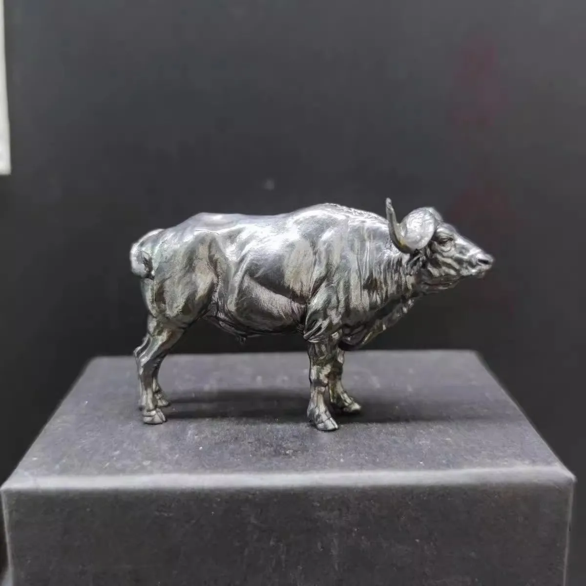 Vintage Collectible Furniture - Escultura de búfalo africano de latão,