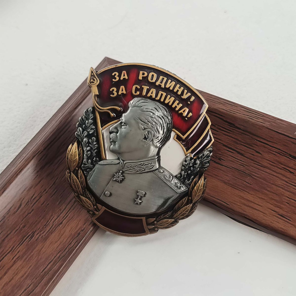 1 unidade de medalha/broche de - Vintage Collectible Furniture avaliação e preço